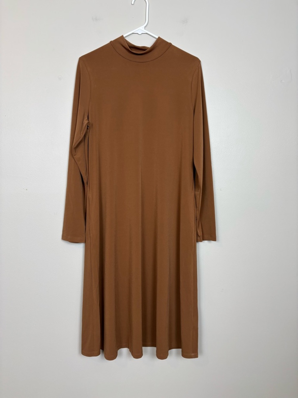 Susan Graver Dress Womens M Liquid Knit Pullover Stretch Pockets Midi in Brown